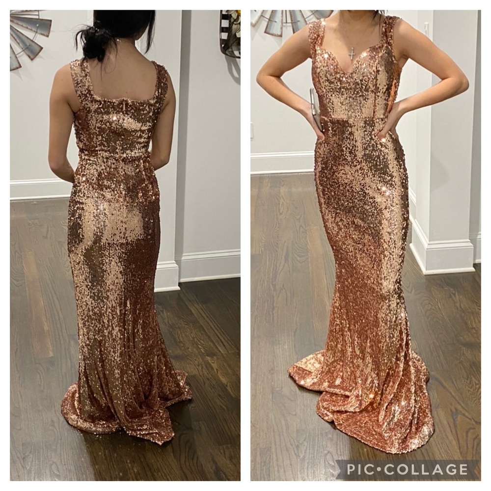 Gorgeous rose gold sequin prom dress! 👗